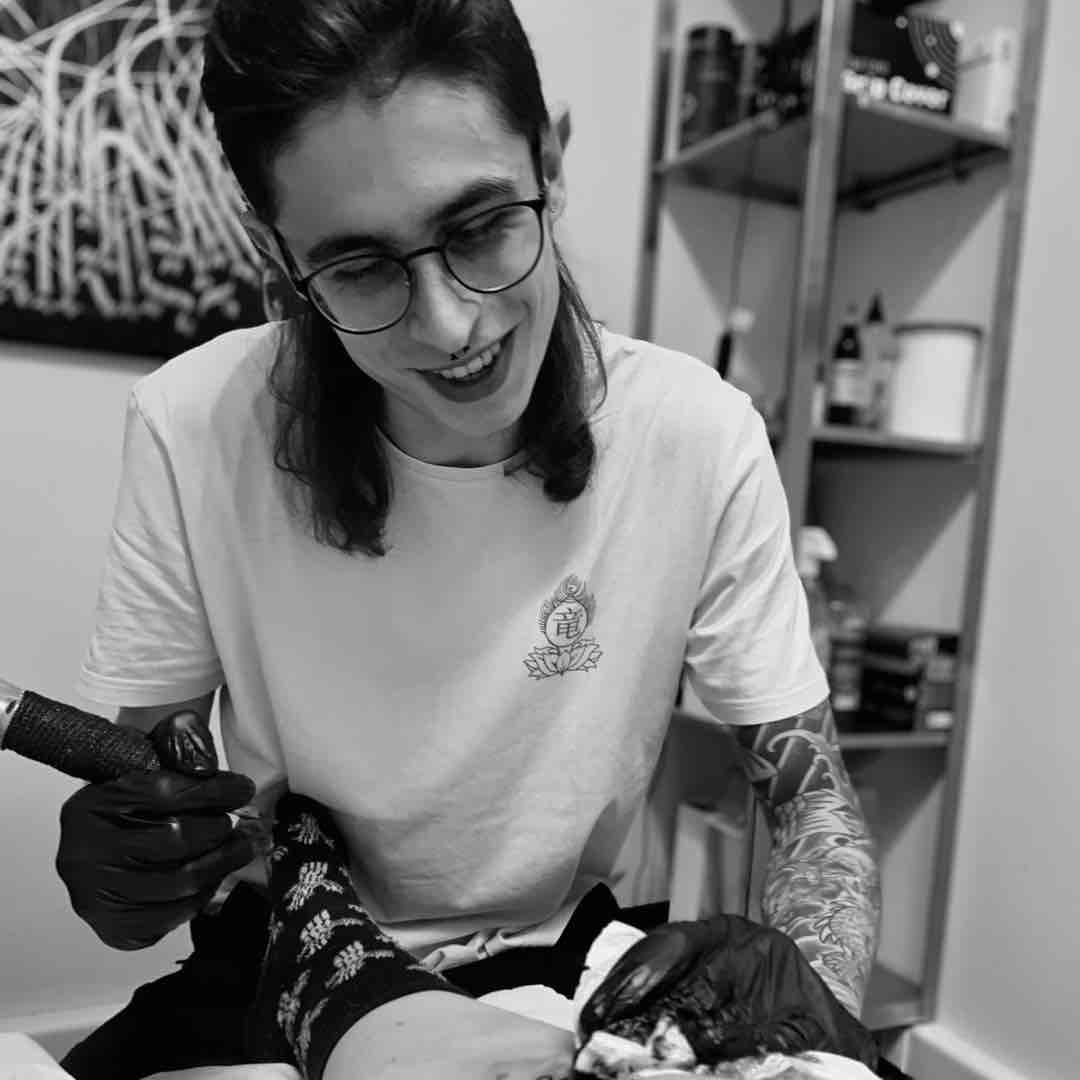 het logo van Yentonic-tattoo